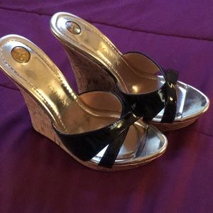 NWT Liliana black wedges